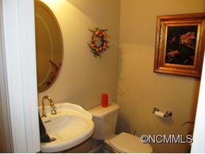 811 West Pointe Drive - Photo 11