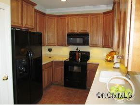 811 West Pointe Drive - Photo 5