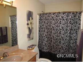 811 West Pointe Drive - Photo 10