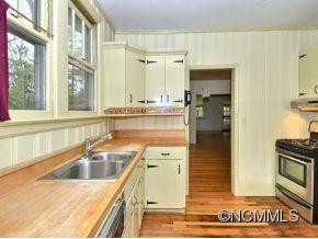 300 VANDERBILT ROAD - Photo 4
