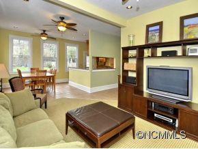 824 DALE STREET - Photo 11