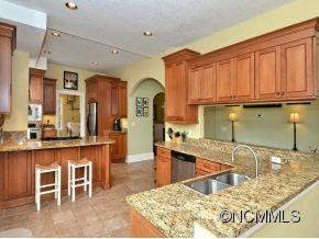 824 DALE STREET - Photo 7