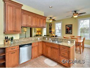824 DALE STREET - Photo 8