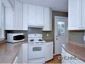 142 BEVERLY ROAD - Photo 4