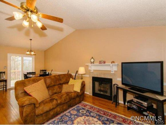 10 FOXBERRY DRIVE - Photo 3
