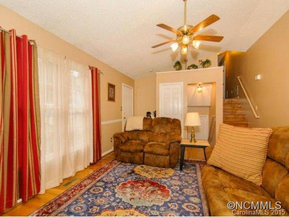 10 FOXBERRY DRIVE - Photo 4