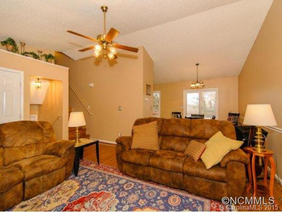 10 FOXBERRY DRIVE - Photo 5