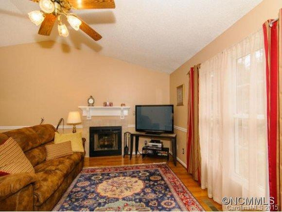 10 FOXBERRY DRIVE - Photo 6