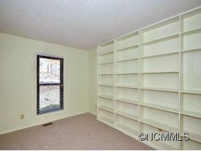 309 HEATHER COURT - Photo 10