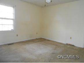 47 Pine Tree Dr. - Photo 12
