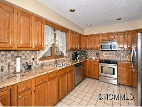121 STONECREST - Photo 7