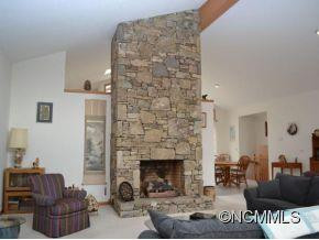 5 DOGWOOD GLEN CIRCLE - Photo 2