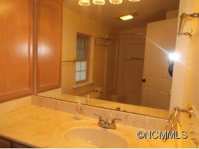 916 Sylvan Boulevard - Photo 10