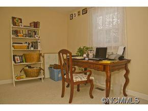108 Jeanie Ave - Photo 8