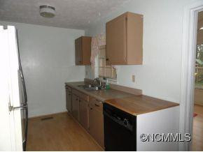 8 SOMERSET  ROAD - Photo 6