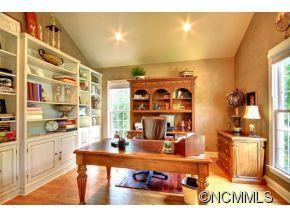 1033 Columbine Road - Photo 6