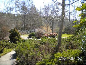82 White Thorn Drive - Photo 11