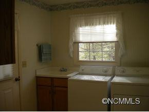 82 White Thorn Drive - Photo 14