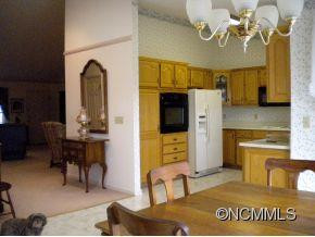 82 White Thorn Drive - Photo 3