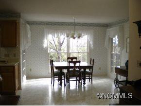 82 White Thorn Drive - Photo 4
