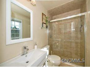 207 HAWTHORN DRIVE - Photo 9