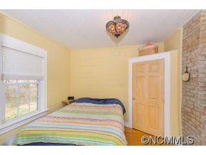 14 Roosevelt Street - Photo 16