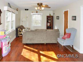 27 Meadowbrook Ave - Photo 5