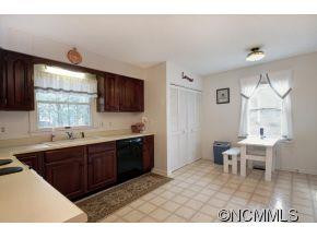 523 Rose Hill Road - Photo 8