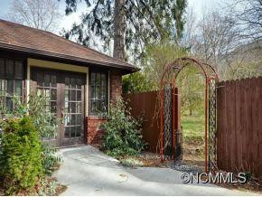 118 MACON AVE. - Photo 16