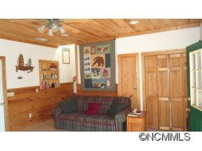 115 Younge - Photo 4
