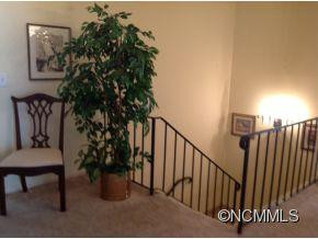 209 Hawthorn Drive - Photo 3