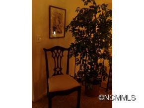 209 Hawthorn Drive - Photo 4
