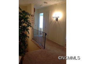 209 Hawthorn Drive - Photo 5