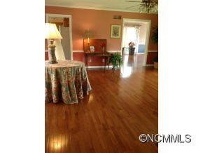 209 Hawthorn Drive - Photo 8