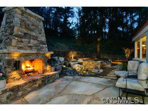 300 KIMBERLY AVE - Photo 2