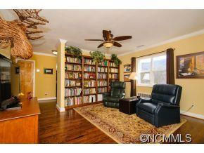 300 KIMBERLY AVE - Photo 11