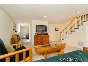 300 KIMBERLY AVE - Photo 16