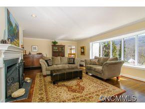 300 KIMBERLY AVE - Photo 3