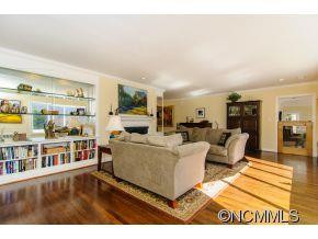 300 KIMBERLY AVE - Photo 4