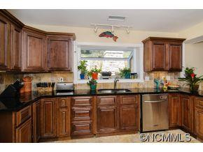 300 KIMBERLY AVE - Photo 8