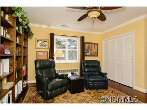 300 KIMBERLY AVE - Photo 10