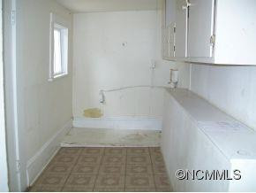 360 DEAVERVIEW ROAD - Photo 4