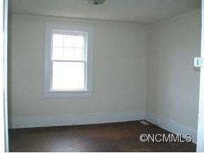 360 DEAVERVIEW ROAD - Photo 5