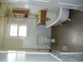 360 DEAVERVIEW ROAD - Photo 7