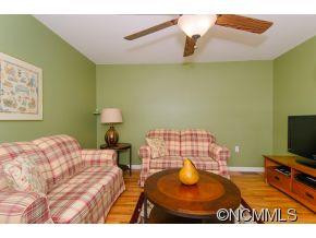 16 Crestview Ct - Photo 2