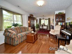 24 PEACHTREE LANE - Photo 3