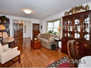 24 PEACHTREE LANE - Photo 4