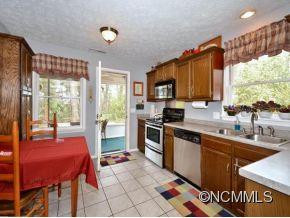 24 PEACHTREE LANE - Photo 5