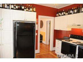 411 GLOVER ST - Photo 2