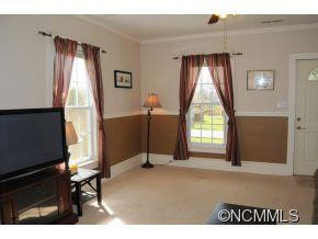 411 GLOVER ST - Photo 15